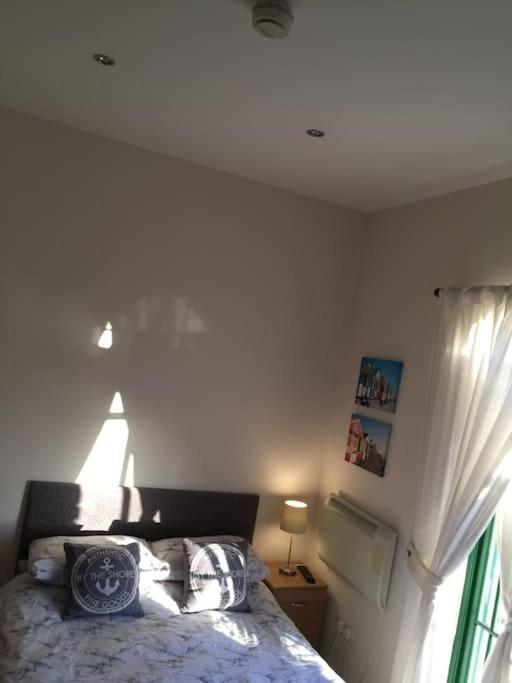 Converted Chapel Filey Floor To Ceiling Arch Window Eksteriør billede